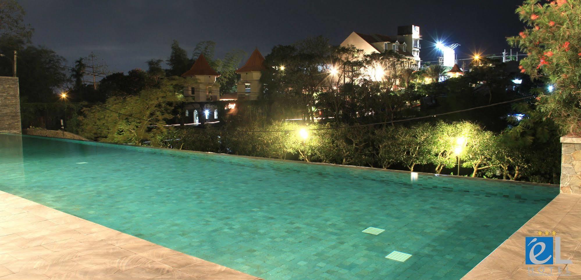 El Hotel Malang Exterior photo